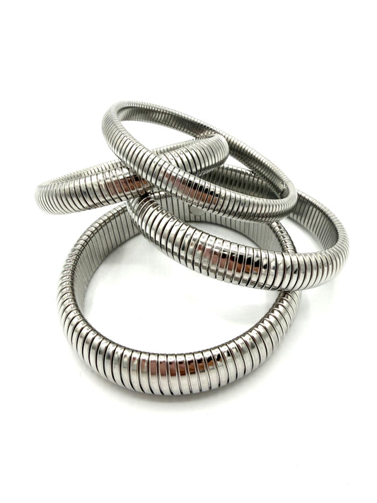 Flexibele zilverkleurige Bangle 8 mm