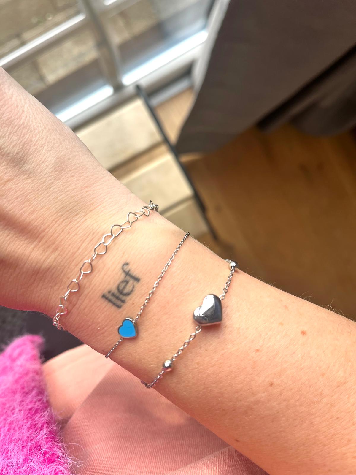 Zilverkleurige armband met blauw hartje