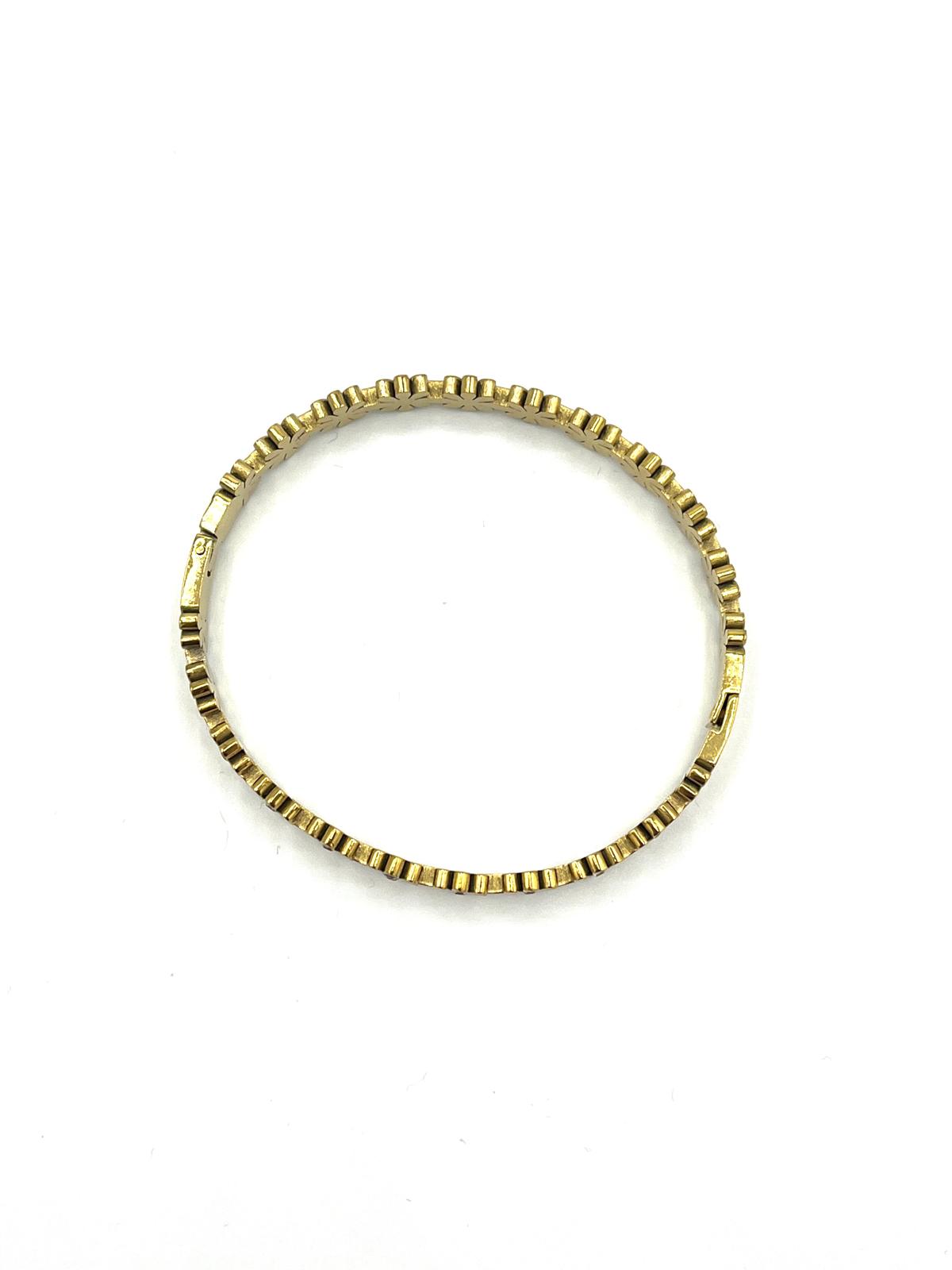 Goudkleurige bangle met bloemetjes