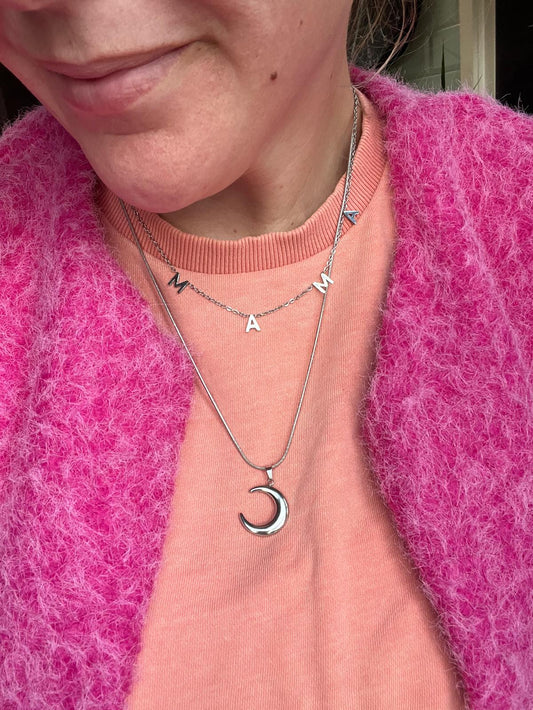Zilverkleurige ketting met MAMA