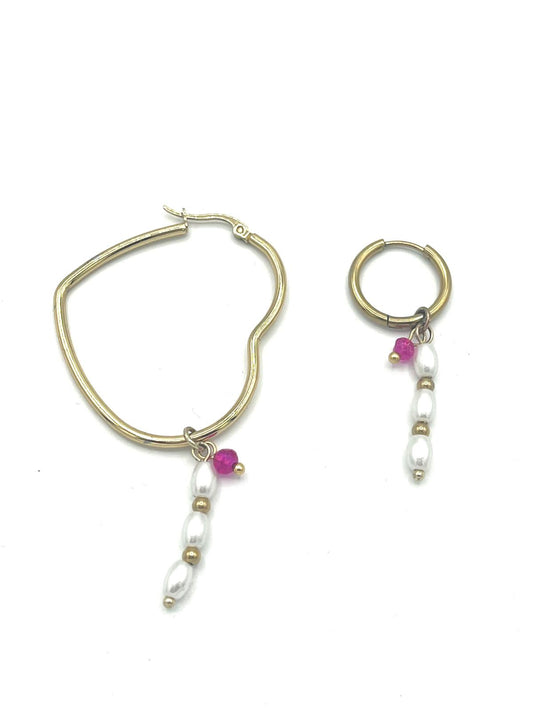 Handgemaakte oorbellen met parels en roze kraal