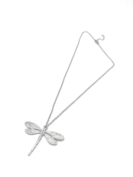 Zilverkleurige fijne ketting met libelle