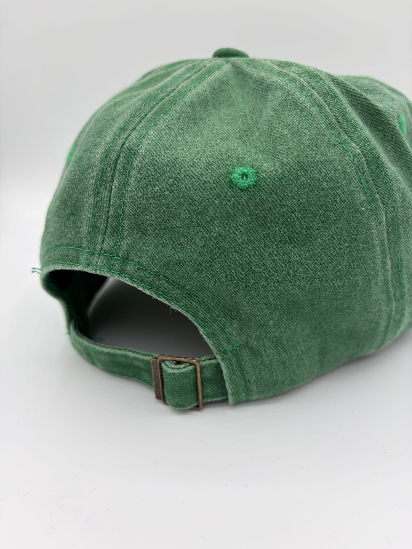 Groene verwassen pet
