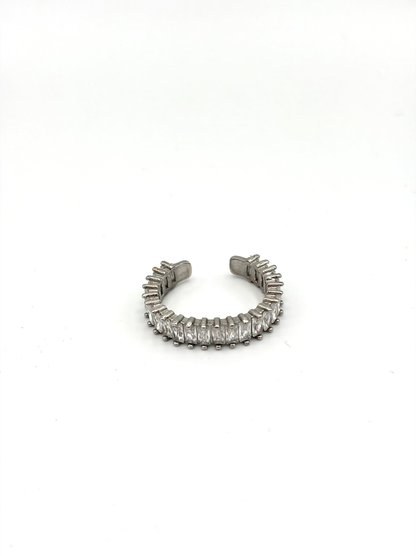 Zilveren ring met witte stenen