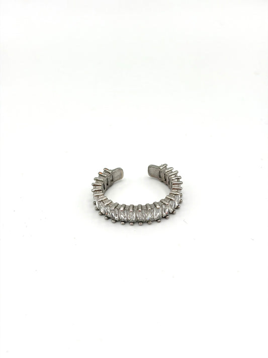 Zilveren ring met witte stenen