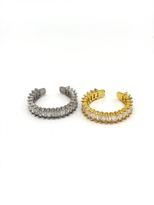 Zilveren ring met witte stenen