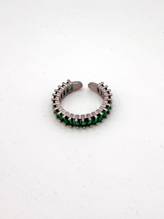 Zilveren ring met groene stenen