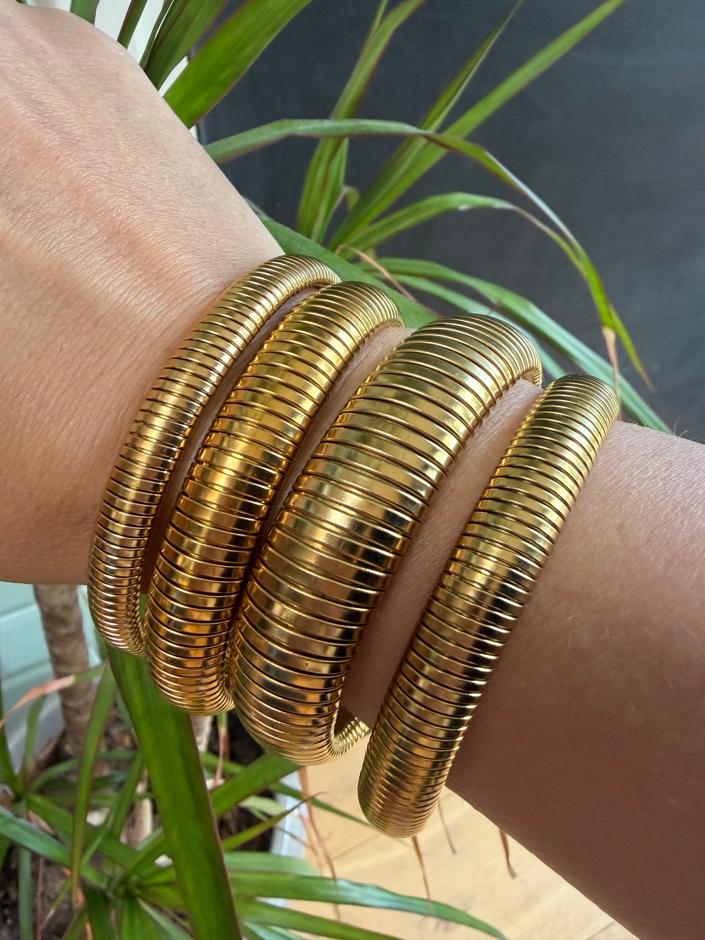 Flexibele goudkleurig Bangle 16 mm