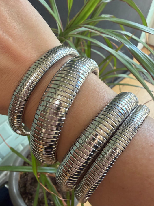 Flexibele zilverkleurige Bangle 8 mm