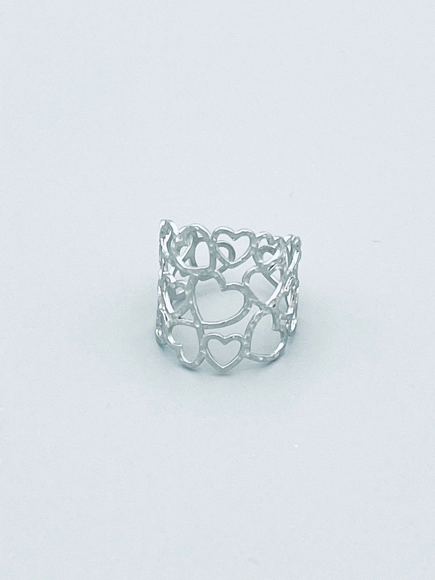 Brede ring met open harten