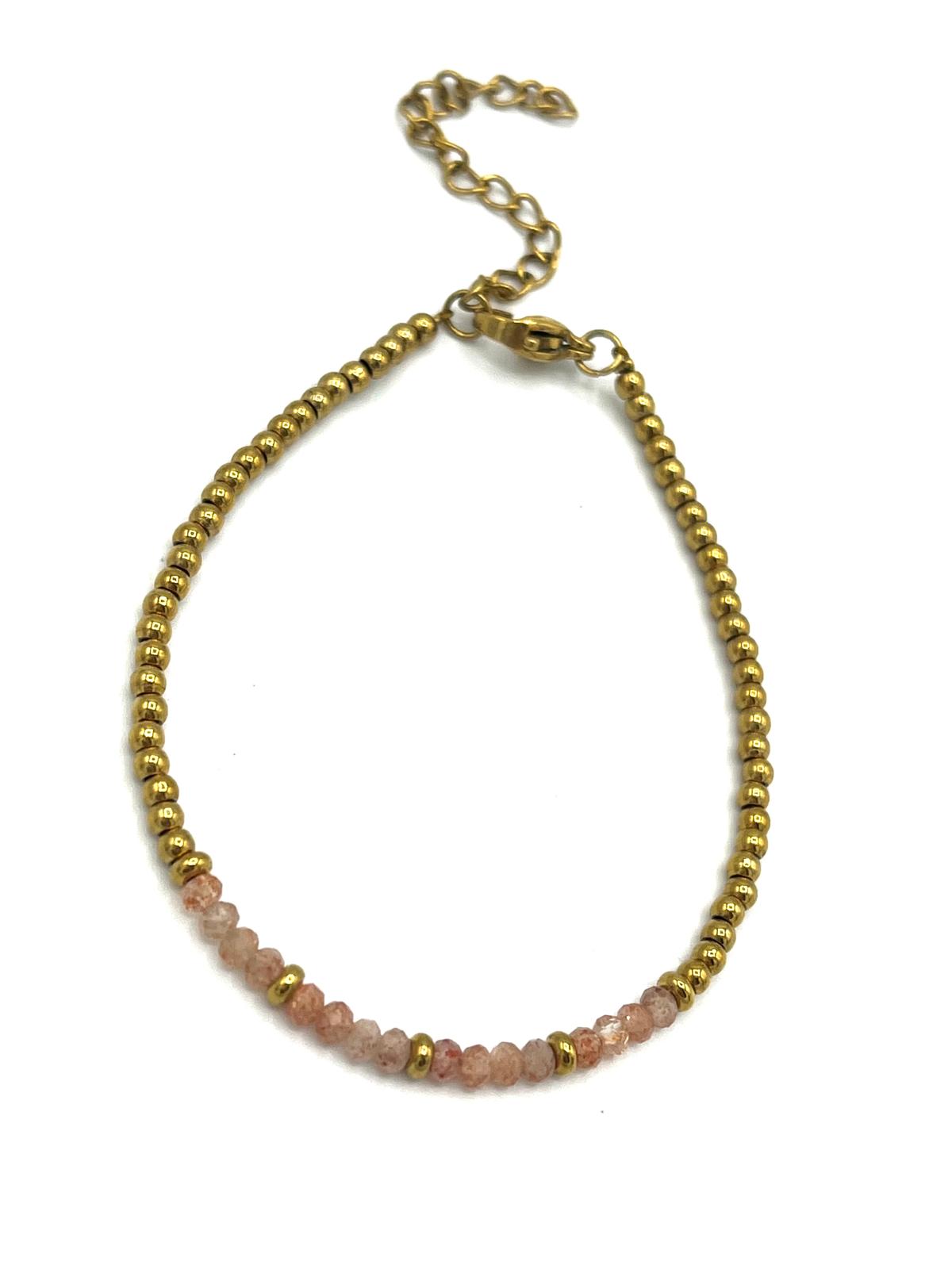 Rozenkwarts armband met gouden details