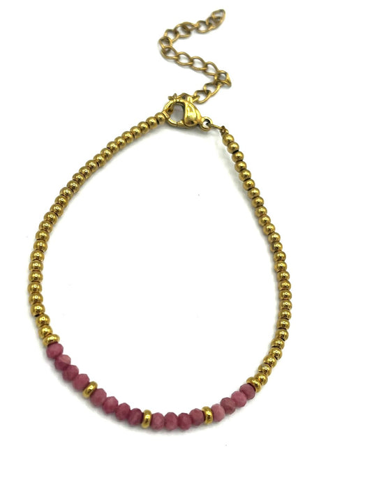 Sodaliet armband met gouden details