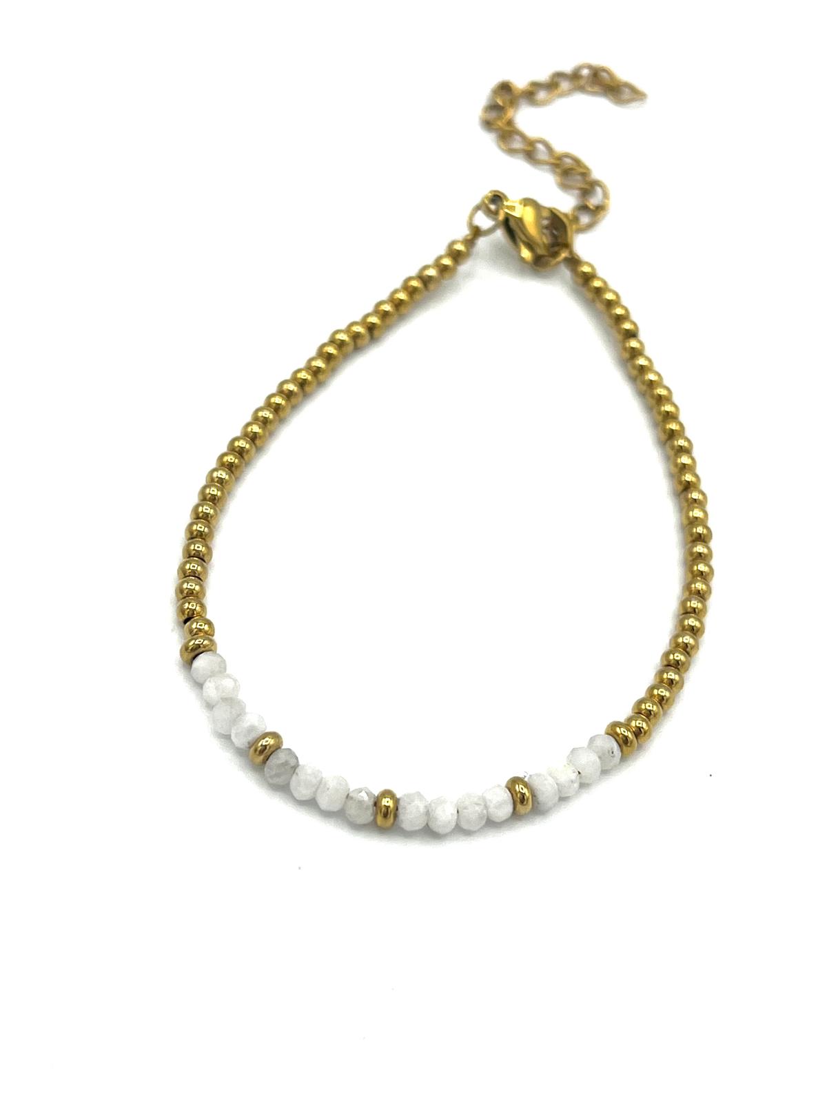 Maansteen armband met gouden details