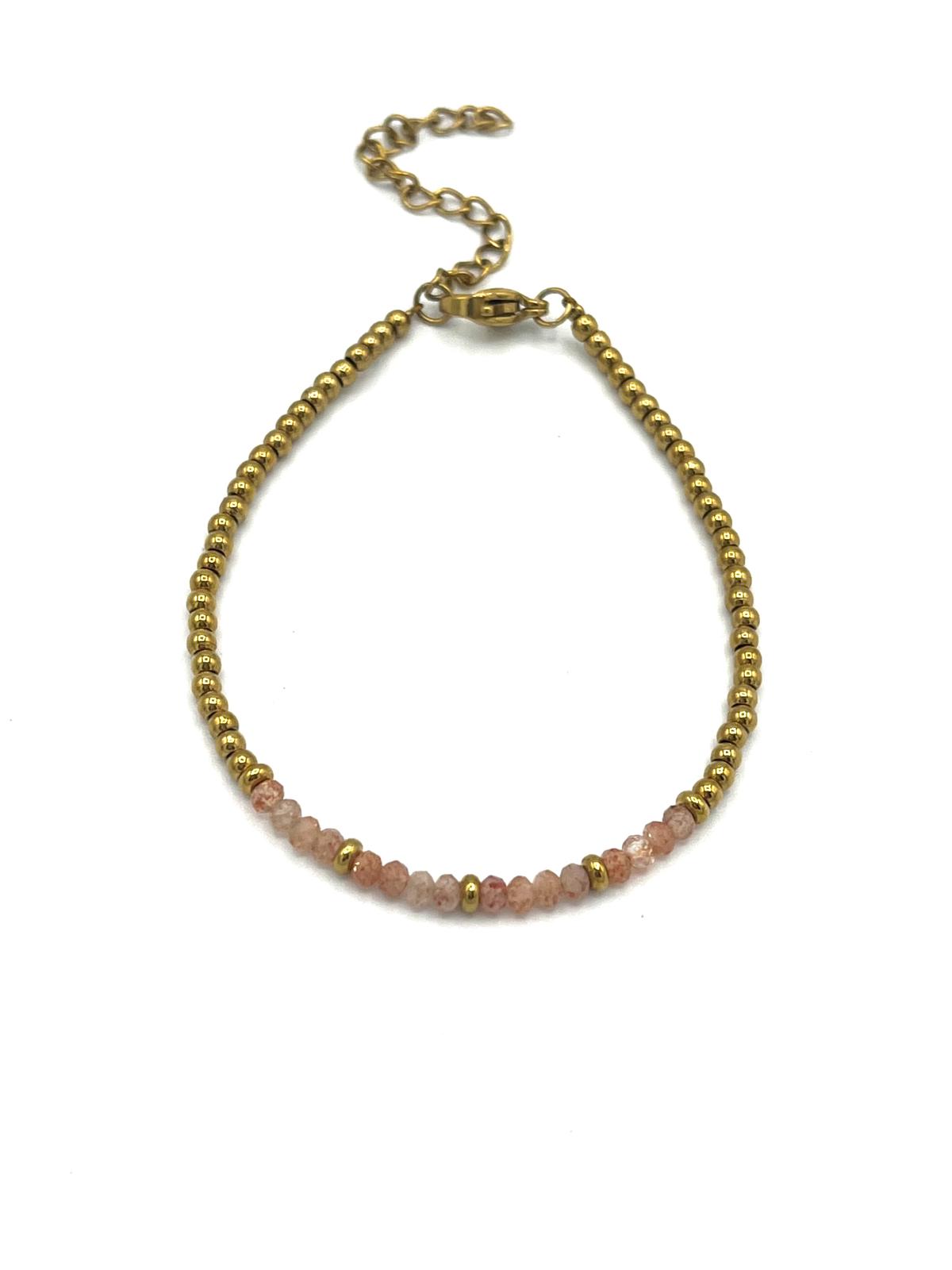 Rozenkwarts armband met gouden details