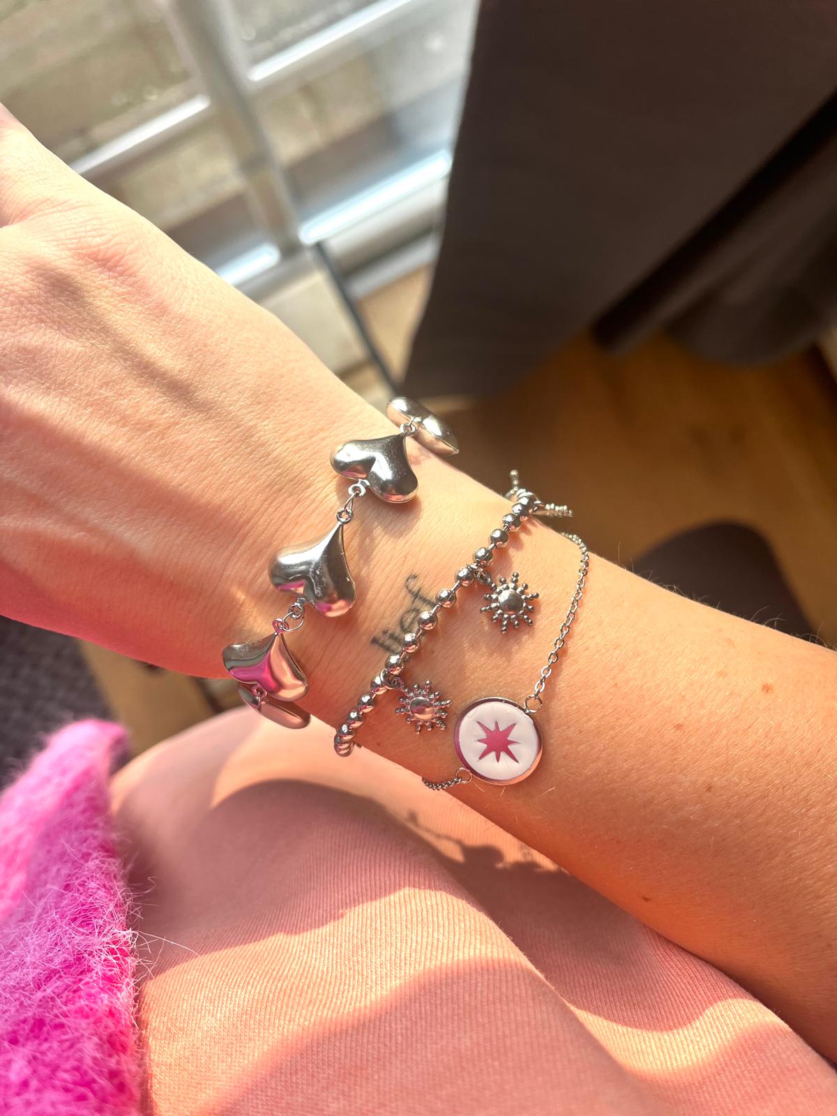 Zilverkleurige armband met zonnetjes