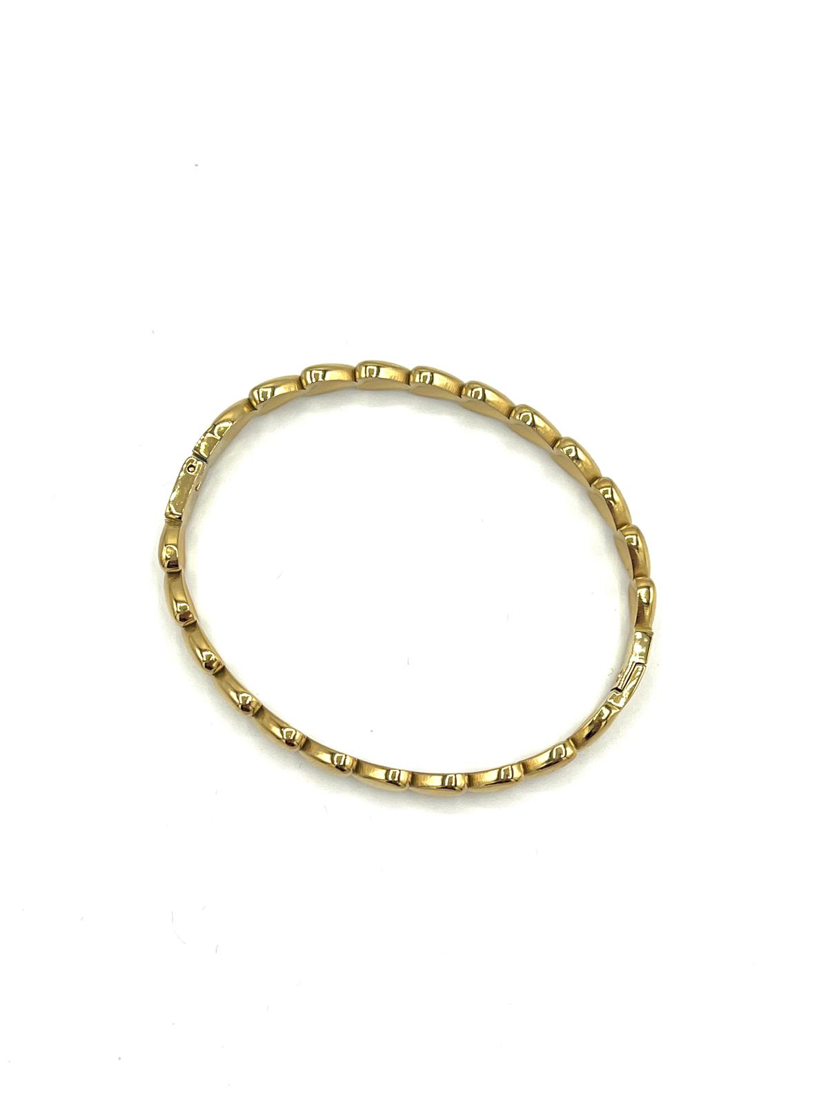 Goudkleurige bangle met hartjes