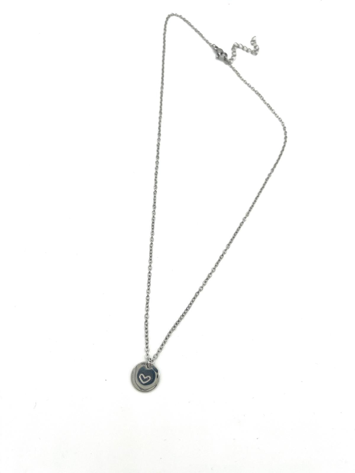 Zilverkleurige ketting met hart bedel