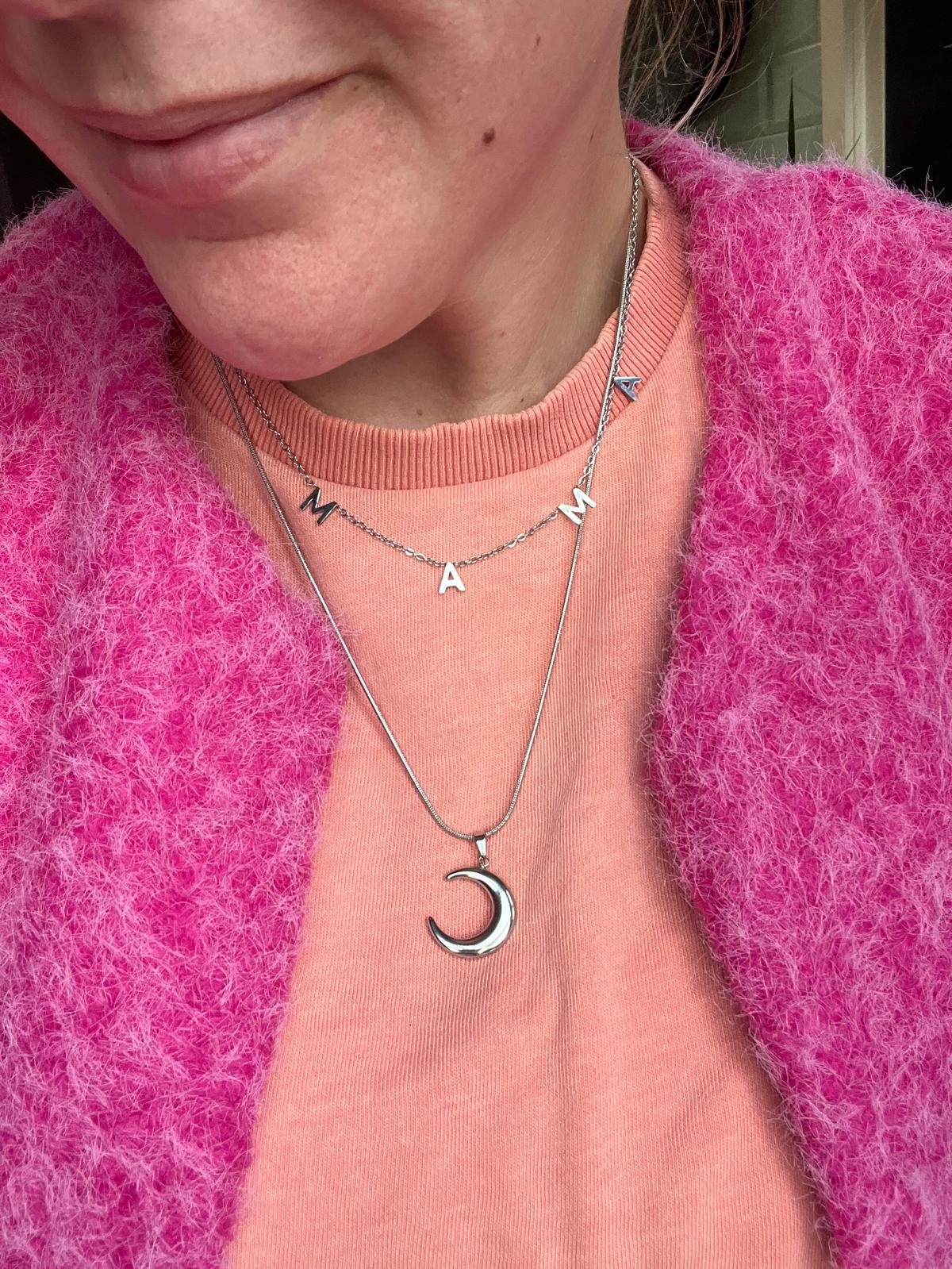 Zilverkleurige ketting met MAMA