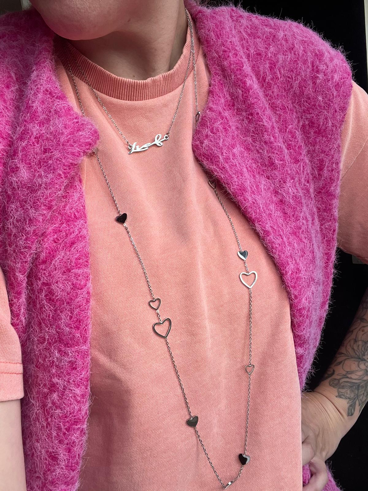 Lange ketting met open en gesloten harten