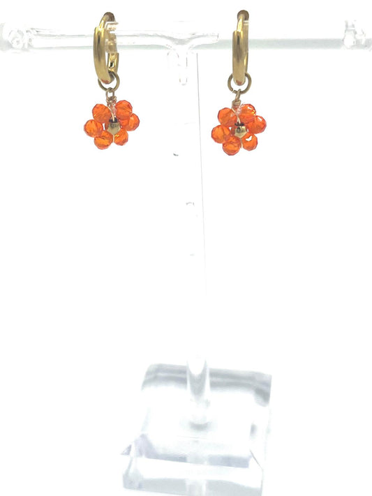 Oorbellen met oranje kralenbloemetje