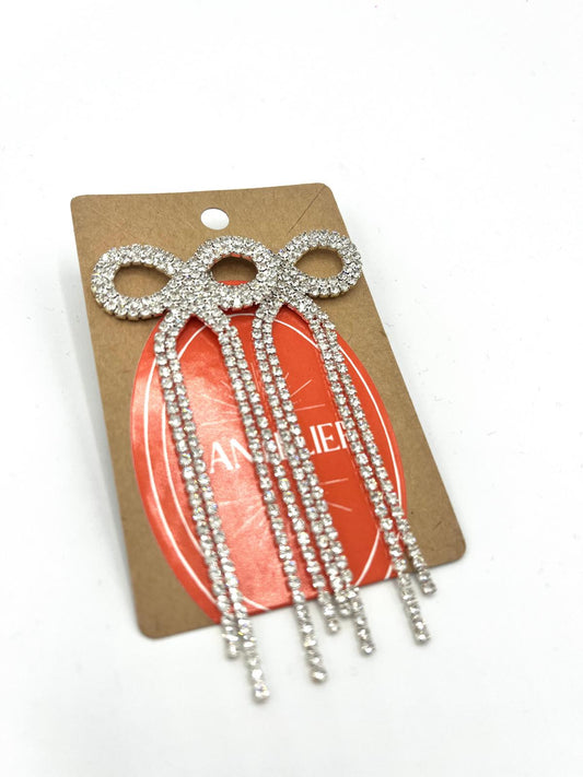 Grote strik oorbellen met zilveren strass stenen