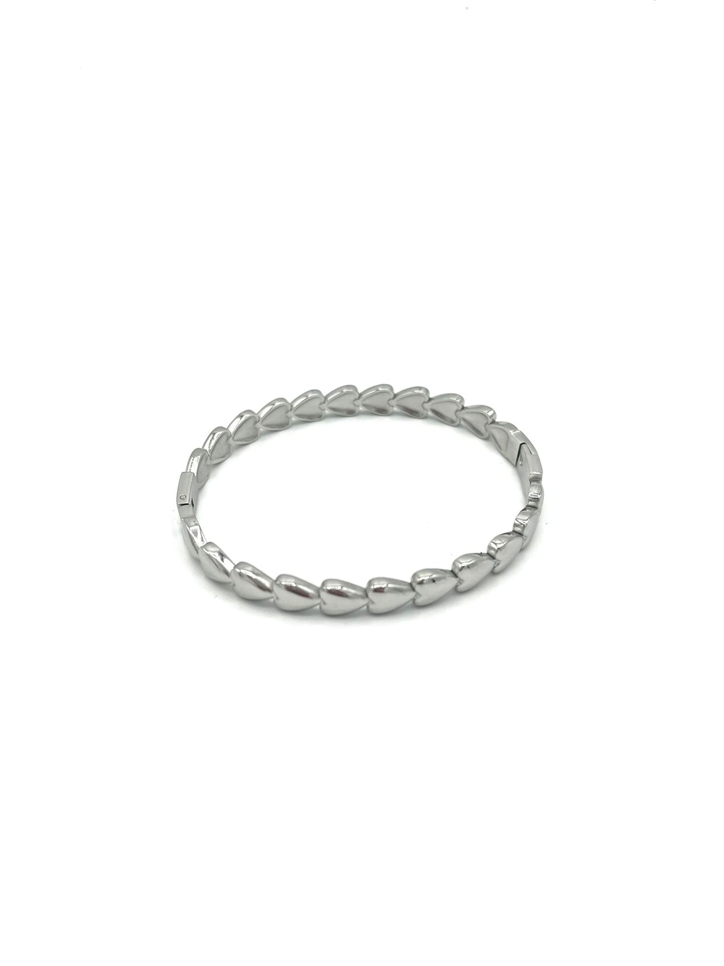 Zilverkleurige bangle met hartjes