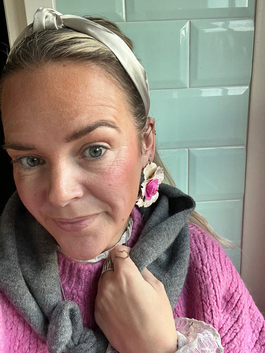 Champagnekleurige haarband met knoop