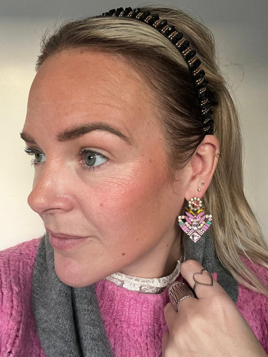 Smalle zwarte haarband met gouden sprankelende kralen