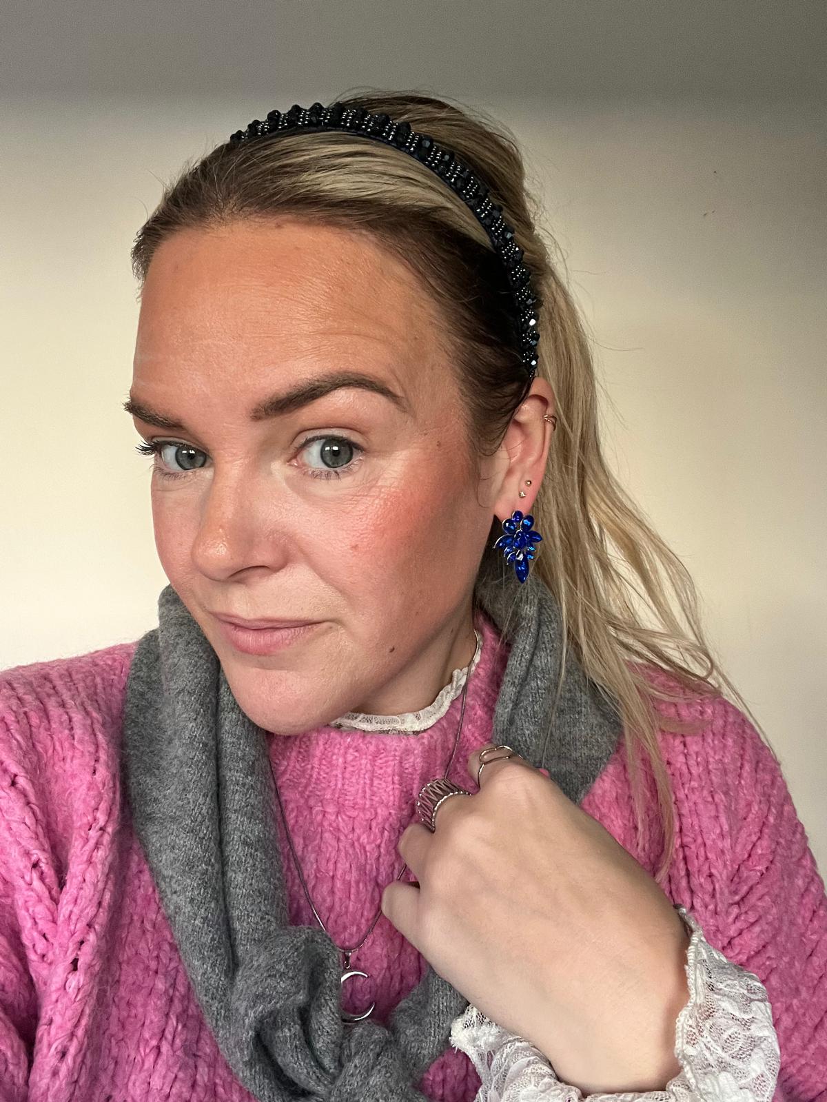 Smalle blauwe haarband met sprankelende kralen