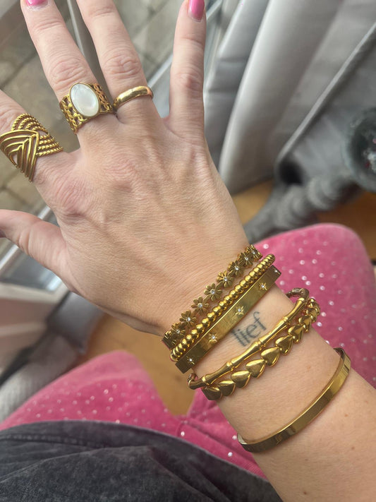 Goudkleurige bangle met sterren