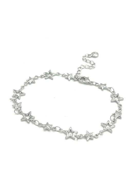 Zilverkleurige armband met fijne sterretjes.