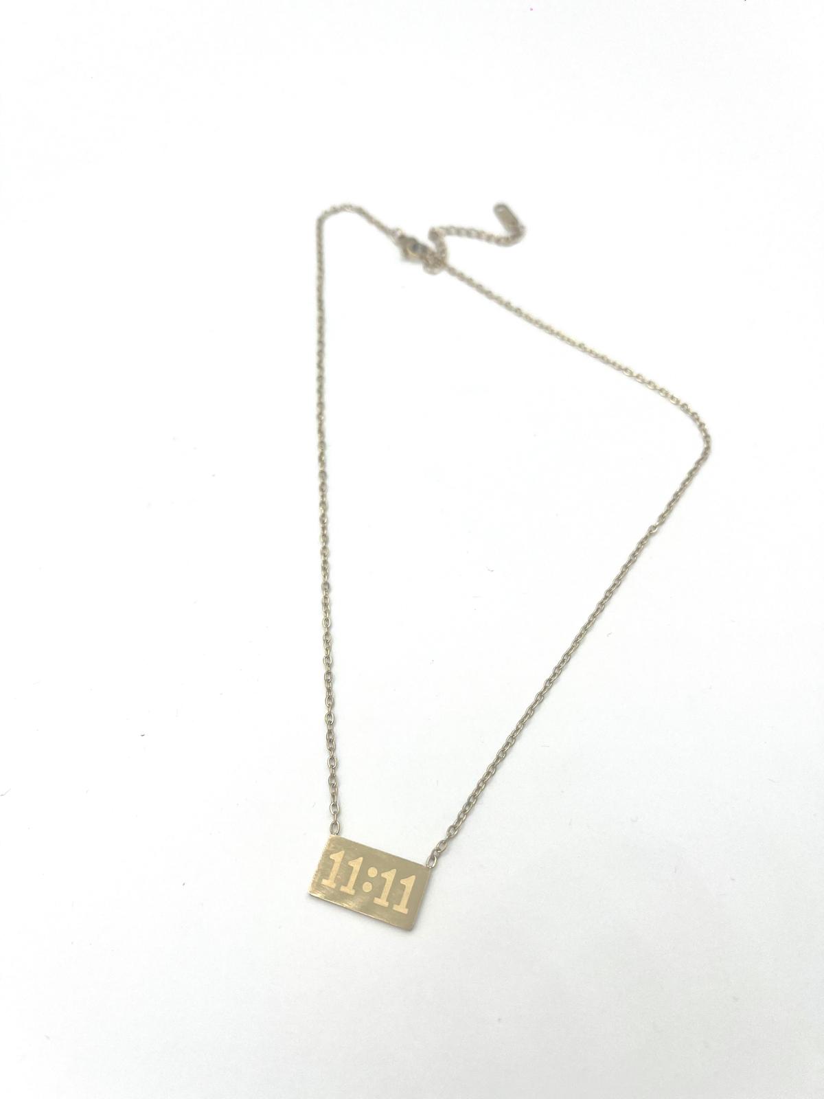 Goudkleurige ketting met rechthoekige 11:11 bedel