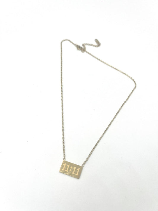Goudkleurige ketting met rechthoekige 11:11 bedel