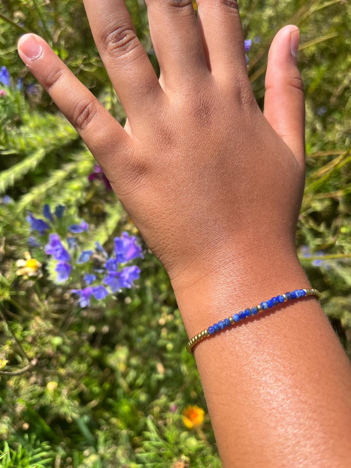 Lapis-lazuli armband met gouden details